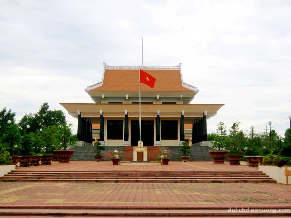 Đền thờ Phạm Hùng